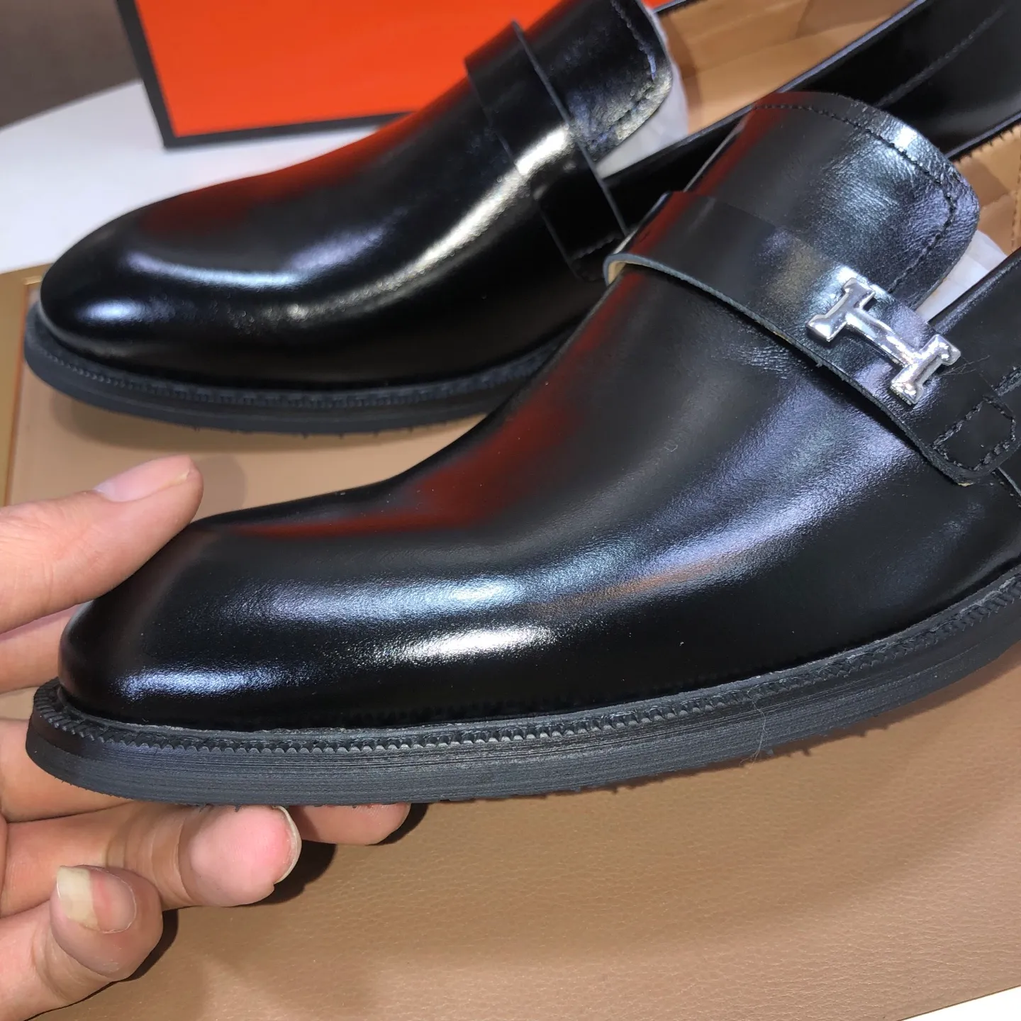 Men's Men's Shoes💰540💰[HERMES] (cowhide lining)🍀Italian top luxury🍀He does not pursue novel styles and gorgeous colors, but attracts the favor of successful men with his flawless, elegant and classic style. Formal leather shoes This very comfortable, simple and stable style allows you to easily match any style! The pattern is absolutely 1:1 refined from the original case, and we strive for excellence in materials, imported cowhide + cowhide lining💪💪💪extraordinary texture👍! .Code number: 39-45 (45 customized)
